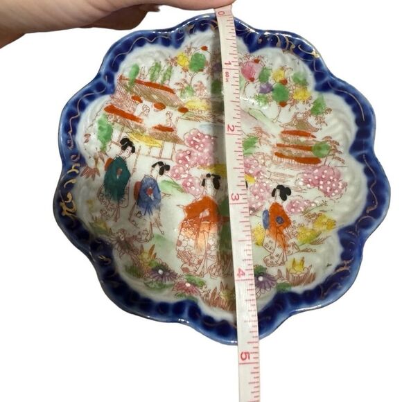 Vintage Handpainted Japan Scalloped Mini Bowl - Picture 8 of 8
